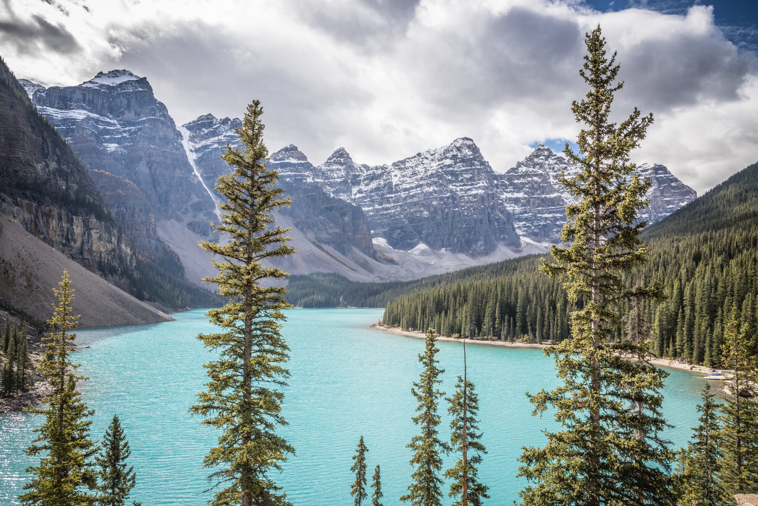 Landscape photograph of Moraine Lake